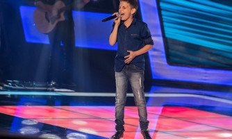 Kaique Bueno de Indiavaí Mato Grosso dá show e emociona no The Voice Kids